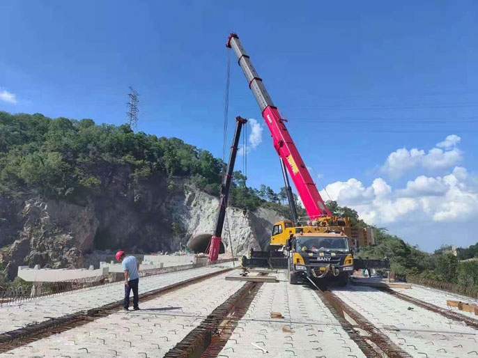  惠州龙门南油碧桂园项目红线外市政项目72片空心板运输吊装现场