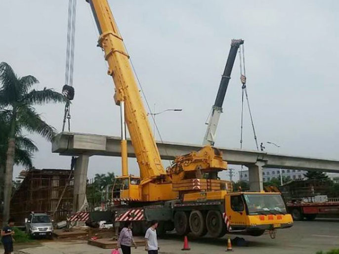  东莞市寮步塘唇人行天桥吊装